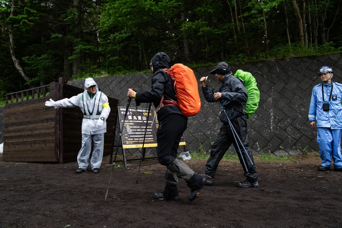 Mount Fuji fee wristband check