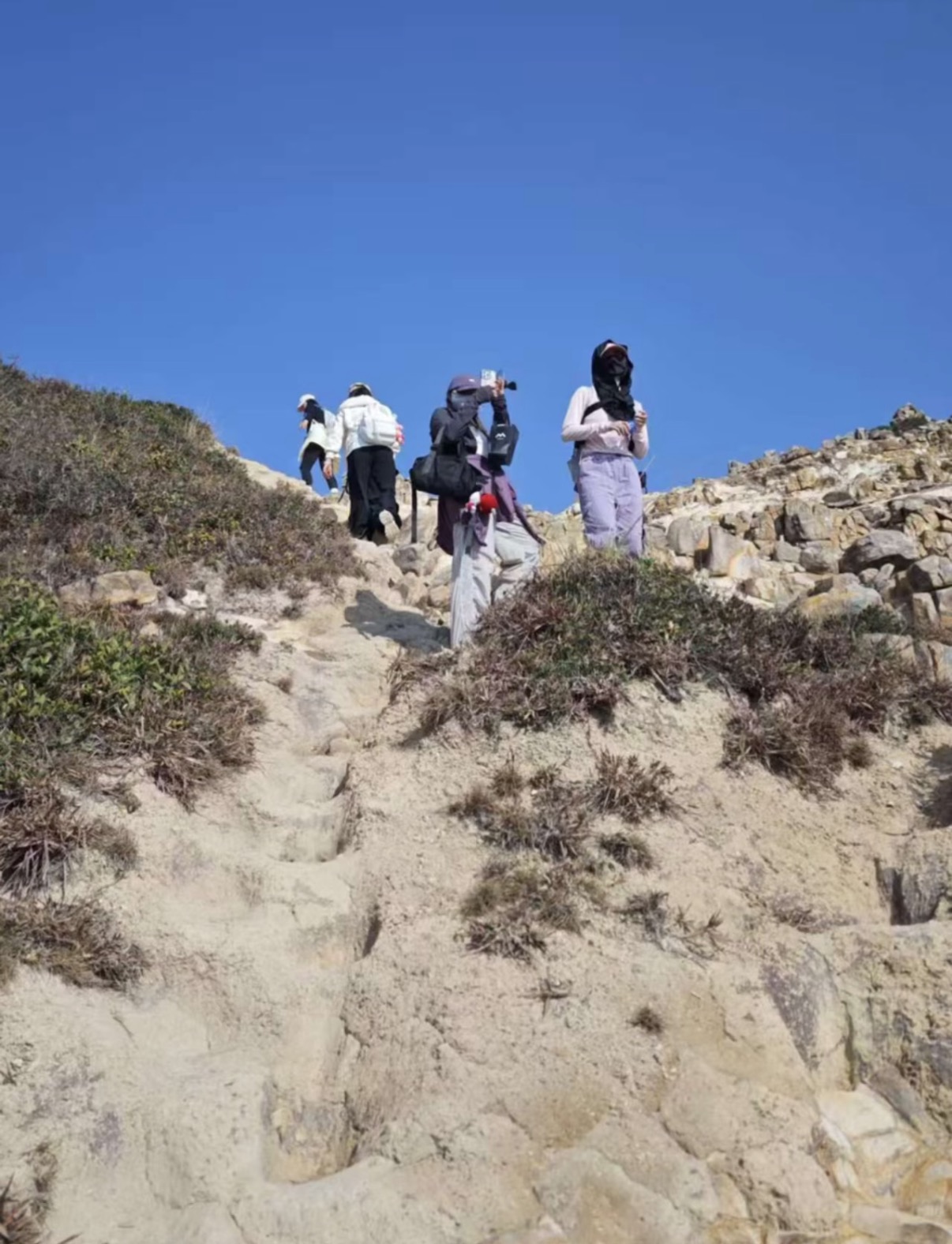麥理浩徑崎嶇路況