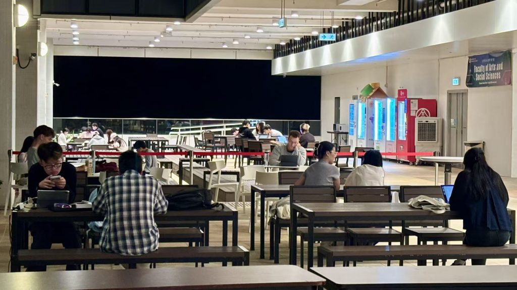 港校本科申请潮：内地学生为何选择香港八大